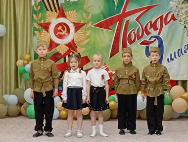 Стихи о войне читают дети Стихи о войне читают дети.